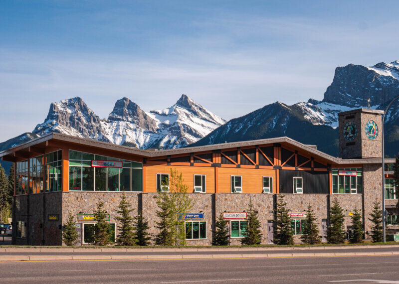 Canmore Downtown hostel Exterior snowy peaks