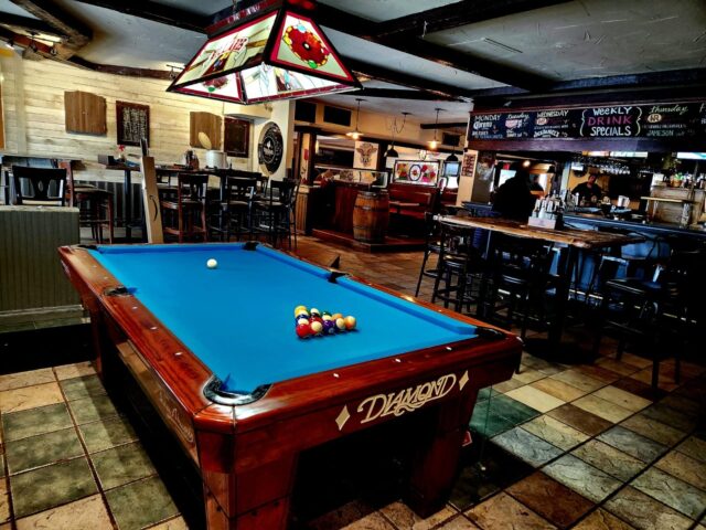 Rose pool table