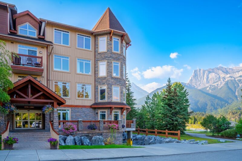 Falcon Crest lodge Entrance