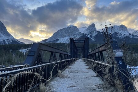 The Last of Us~ An Easy 3.5 Km Walking Loop from Downtown Canmore